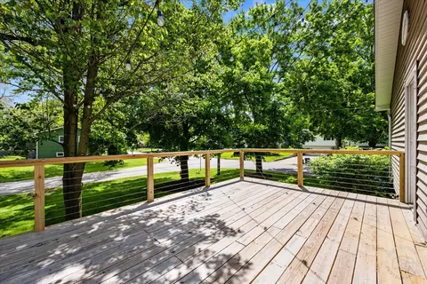Exterior - 4 Maple Ct, Geneva, IL 60134 photo 2 of 5