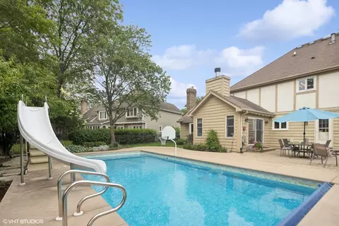 Exterior - 132 Danada Dr, Wheaton, IL 60189 photo 6 of 7