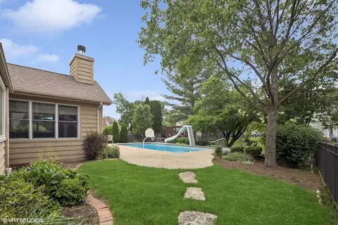Exterior - 132 Danada Dr, Wheaton, IL 60189 photo 3 of 7