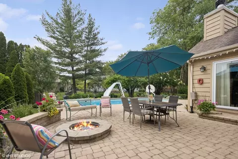 Exterior - 132 Danada Dr, Wheaton, IL 60189 photo 7 of 7