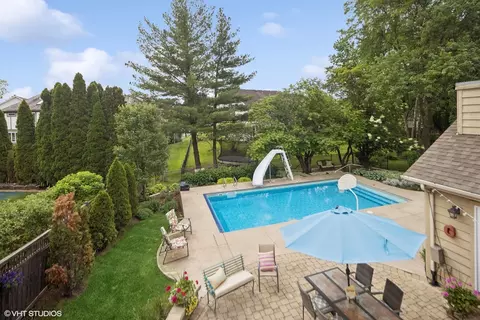 Exterior - 132 Danada Dr, Wheaton, IL 60189 photo 2 of 7