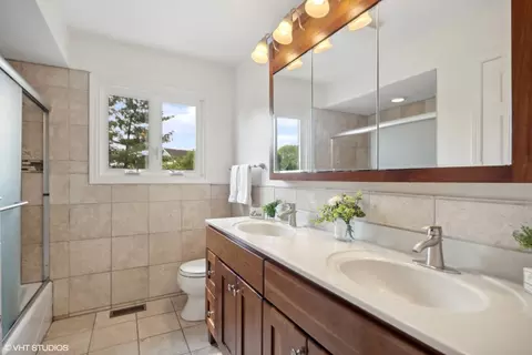 Bath - 132 Danada Dr, Wheaton, IL 60189 photo 4 of 4