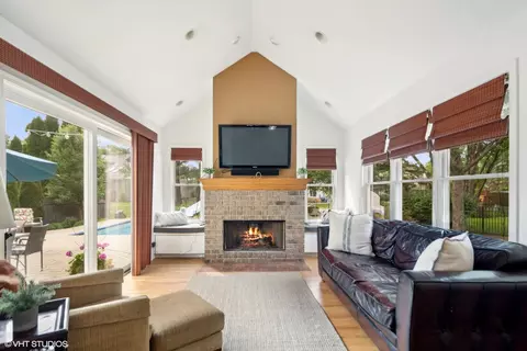Living - 132 Danada Dr, Wheaton, IL 60189 photo 4 of 4