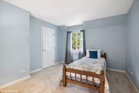 Bedroom - 132 Danada Dr, Wheaton, IL 60189 photo 2 of 4