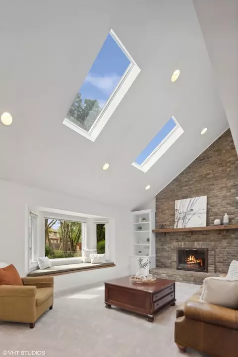 Living - 132 Danada Dr, Wheaton, IL 60189 photo 2 of 4