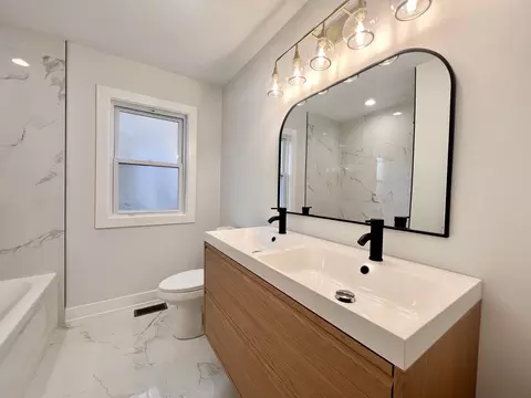 Bath - Undisclosed, Chicago, IL 60628 photo 3 of 3