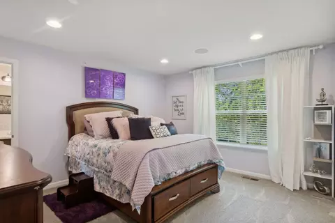 Bedroom - 1714 White Spruce Dr, Hoffman Estates, IL 60192 photo 3 of 4