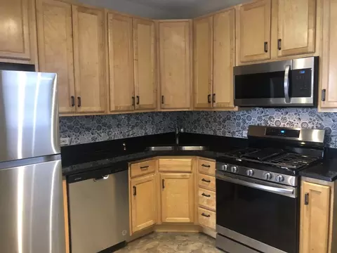 70 Pine Ave #1A, Riverside, IL 60546 photo 4