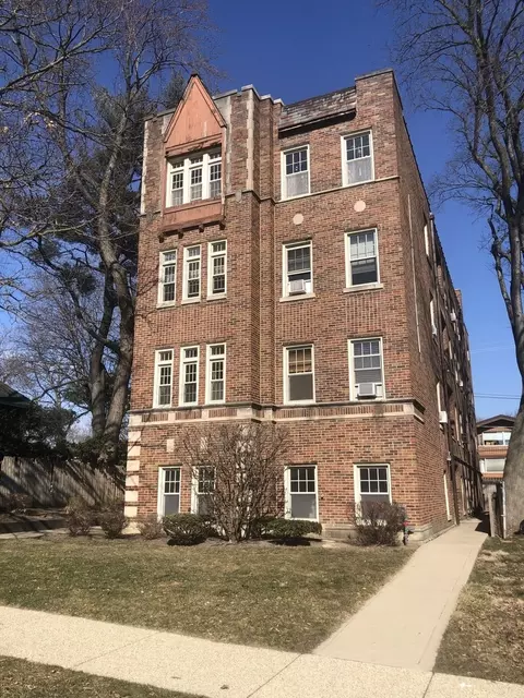 70 Pine Ave #1A, Riverside, IL 60546