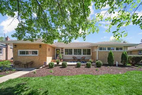 9345 S Millard Ave, Evergreen Park, IL 60805