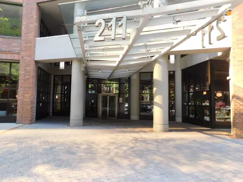 211 E Ohio St #1011, Chicago, IL 60611
