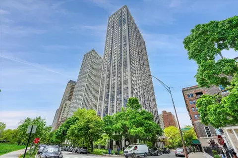 2650 N Lakeview Ave #3605, Chicago, IL 60614