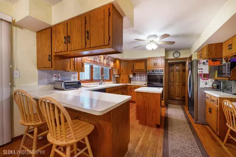 Kitchen - 5 N725 Meadowlark Dr, Bartlett, IL 60103 photo 2 of 4