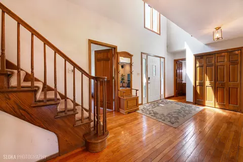 Entry Way - 5 N725 Meadowlark Dr, Bartlett, IL 60103 photo 2 of 4