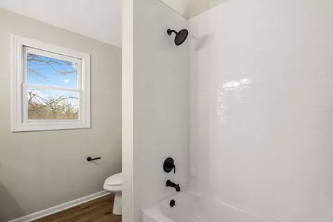 Bath - 8 N875 Corron Rd, Elgin, IL 60124 photo 2 of 7