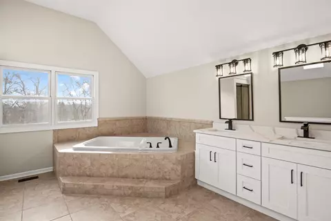 Bath - 8 N875 Corron Rd, Elgin, IL 60124 photo 4 of 7