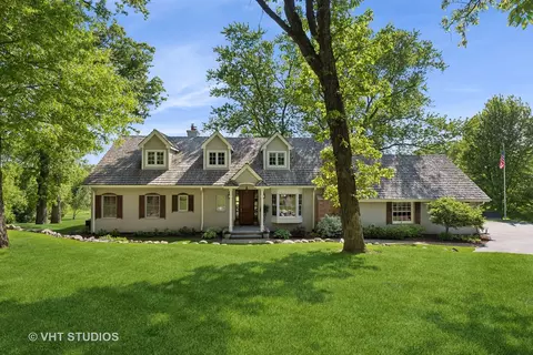 221 Oakdene Dr, Barrington Hills, IL 60010