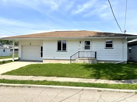 619 9th St, Peru, IL 61354