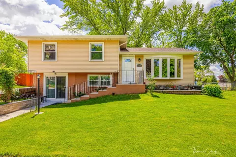 1205 Klein Dr, Streamwood, IL 60107
