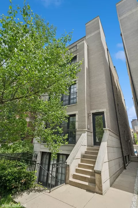 3717 N Wilton Ave #2, Chicago, IL 60613