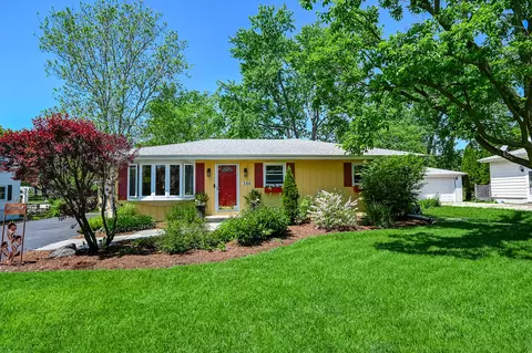 330 Village Rd, Willowbrook, IL 60527