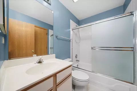 Bath - 28718 Sawmill Ln, Lakemoor, IL 60050 photo 1 of 2