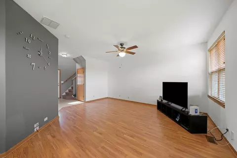 Living - 28718 Sawmill Ln, Lakemoor, IL 60050 photo 2 of 4