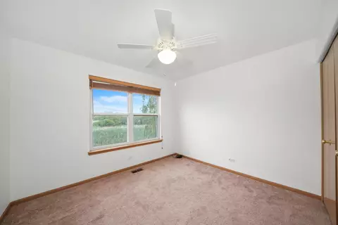 Bedroom - 28718 Sawmill Ln, Lakemoor, IL 60050 photo 4 of 4