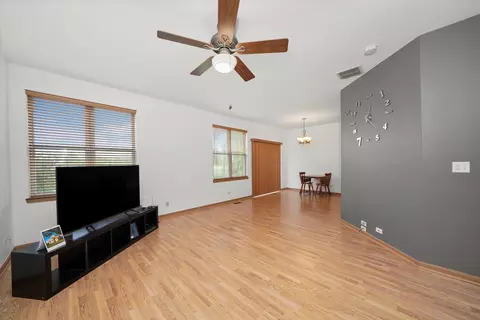 Living - 28718 Sawmill Ln, Lakemoor, IL 60050 photo 1 of 4