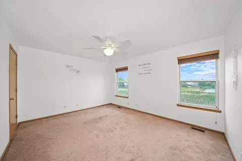 Bedroom - 28718 Sawmill Ln, Lakemoor, IL 60050 photo 2 of 4