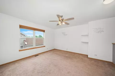 Living - 28718 Sawmill Ln, Lakemoor, IL 60050 photo 3 of 4
