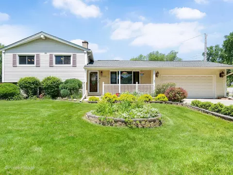 22 W370 Teakwood Dr, Glen Ellyn, IL 60137