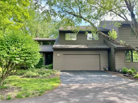 26 Lakewood Cir, Saint Charles, IL 60174