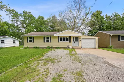 509 N Walnut St, Villa Grove, IL 61956