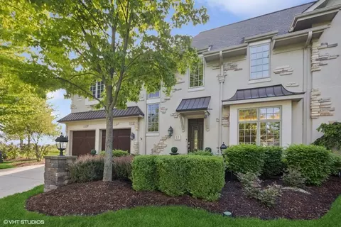 13 Willowcrest Dr, Oak Brook, IL 60523