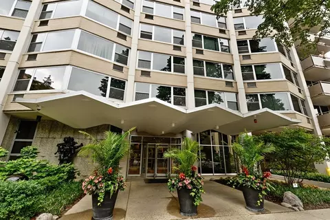 555 W Cornelia Ave #1703, Chicago, IL 60657