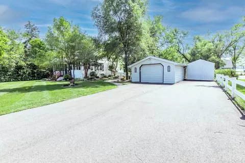 25091 W North Ave, Antioch, IL 60002