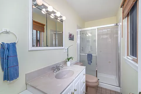 Bath - 741 Mark Ave, Des Plaines, IL 60016 photo 2 of 2