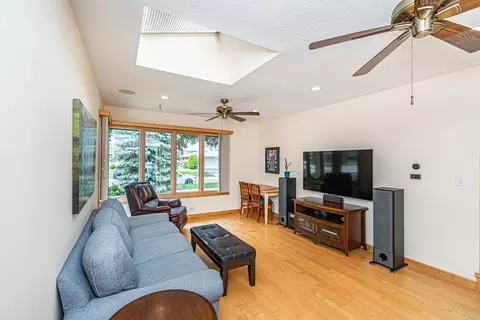 Living - 741 Mark Ave, Des Plaines, IL 60016 photo 1 of 3