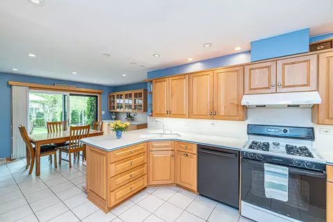 Kitchen - 741 Mark Ave, Des Plaines, IL 60016 photo 3 of 4
