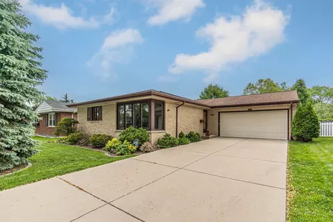 741 Mark Ave, Des Plaines, IL 60016