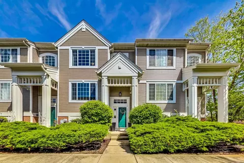 2256 Daybreak Dr, Aurora, IL 60503