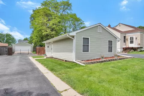 4116 N Park St, Westmont, IL 60559