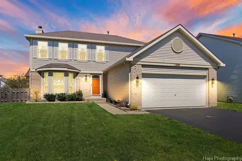 1244 E Fox Chase Dr, Round Lake Beach, IL 60073