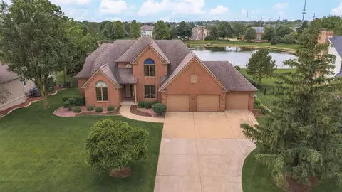 3005 Thornwood Ln, Bloomington, IL 61704