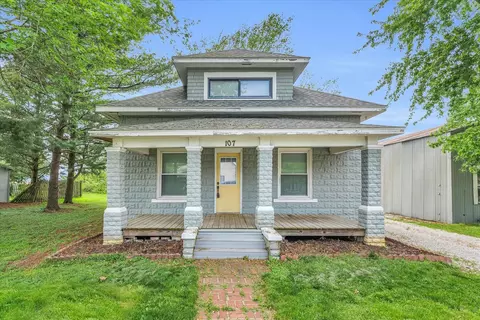 107 N John St, Fithian, IL 61844