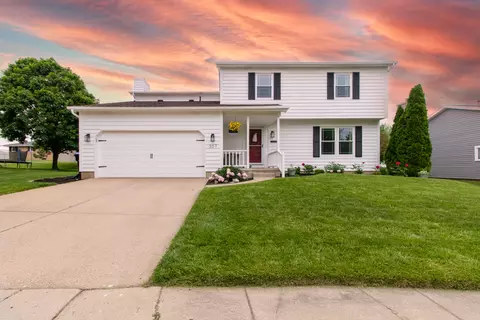 307 Beacon Cir, Bloomington, IL 61704