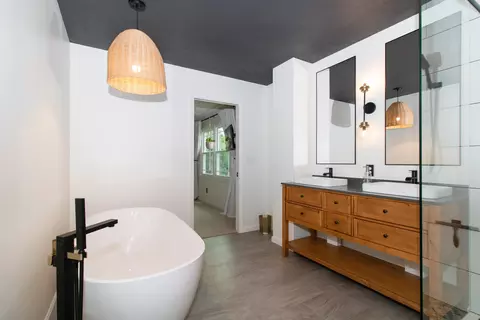 Bath - 307 Beacon Cir, Bloomington, IL 61704 photo 3 of 4