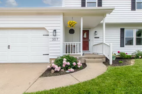 Exterior - 307 Beacon Cir, Bloomington, IL 61704 photo 2 of 11