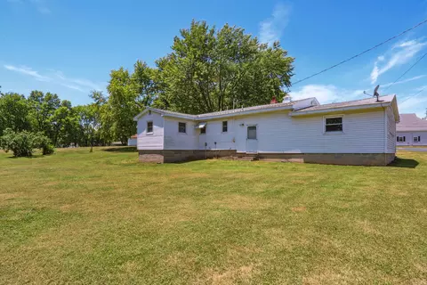 Exterior - 603 E Monroe St, Sullivan, IL 61951 photo 5 of 8